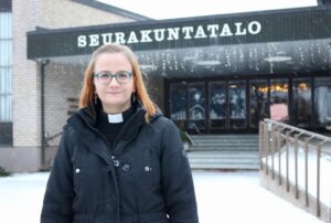 Katja Paakkonen pappi