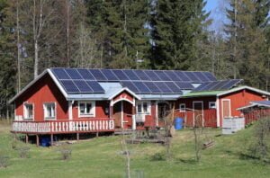 omakotitalo talo aurinkoenergia aurinkopaneeli aurinkosahko