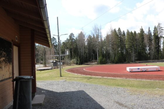 Kiikan urheilukenttä, Kiikka