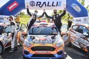 Lauri Joona podiumilla kuva Hannu Rainamo
