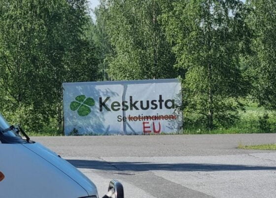 Keskustan sutattu vaalilakana vaaka