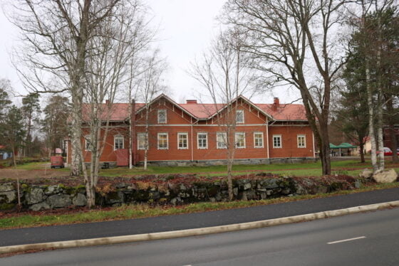 Puukoulu Uotsolan vanha puukoulu Kirjapuisto