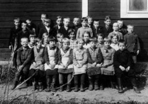 Koppalaisen koulun oppilaita