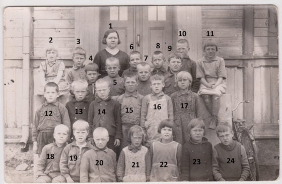 Stormin koulun 1 ja 2 luokka noin 1933 tai 34 iso numerointi 2