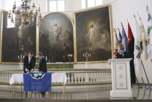 Maanpuolustusnaisten lippu
