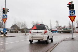 liikennevalot liikenne risteys mopoauto