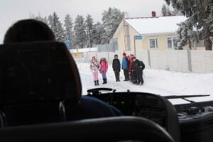 pysakki bussipysakki lapsia koululainen koulukuljetus koulukyyti koulubussi