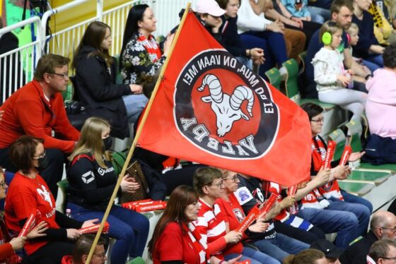 VaLePa-faneja Kuopiossa kuva Hannu Moilanen
