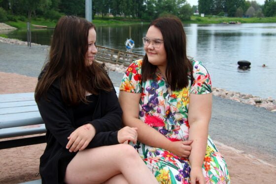kesäkioskin plikat
