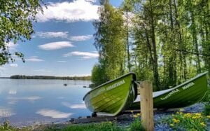 kirjaston veneet soutuvene manta annastuuna
