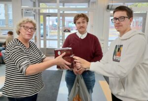 kahvilahjoitus lukiolle