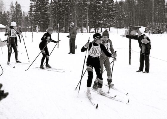 Vanhaa Vammalaa, VSVn-hiihtäjiä 1980 luvulla, kuva Hannu Moilanen