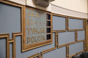eduskunta vaalit taysistuntosalin tulostaulu