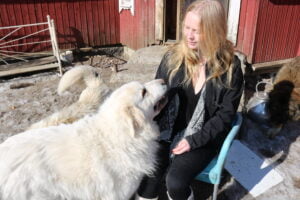 tiina lumi ja pipa (takana)