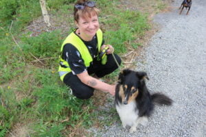 KOIRAPUISTO Mervi Saari ja Lily