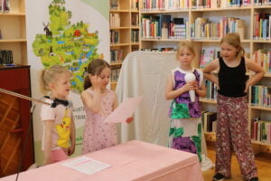 kirjasto uutisten luku lyyti saksi aino koivuniemi miisa tuomisto ja enni jokinen