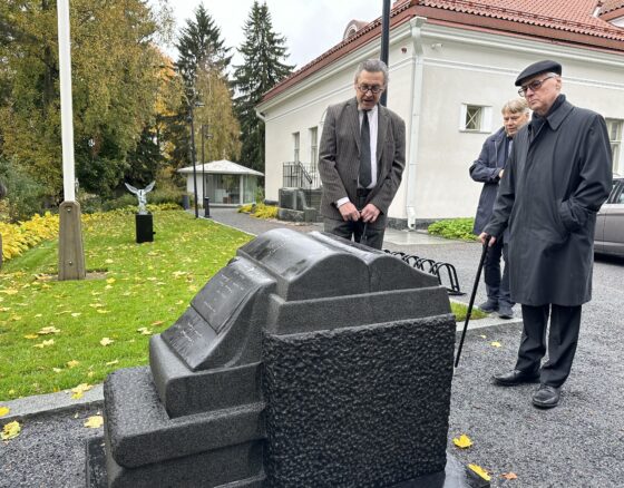 veistos, Bäckman, Ojansivu ja Nieminen