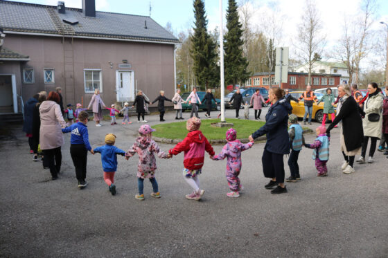 KIIKAN PAIKKY piirileikki kasitelty kopio