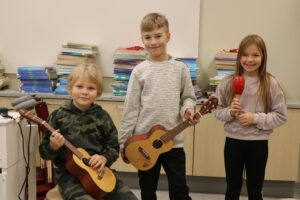 HELMI musiikkiluokassa rasmus ruokosuo, ossi mattila, milla koskinen kopio