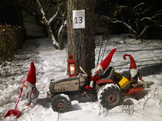 JOULUKALENTERI luukku traktori