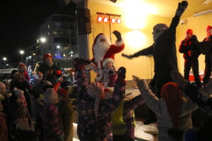 Joulunavaus, pukki tanssii