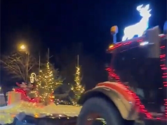 Kiviniityn jouluinen ajoneuvokulkue