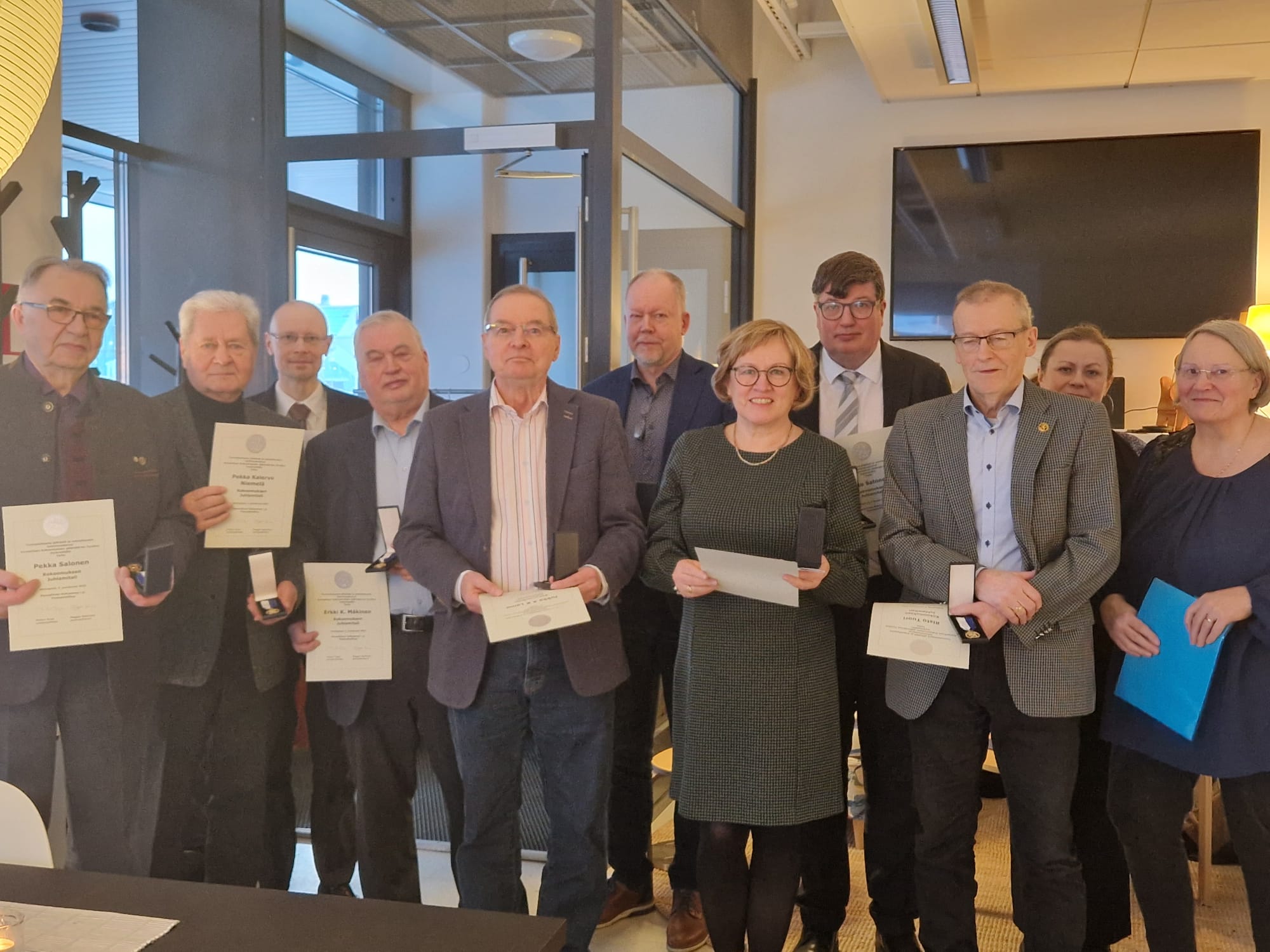 Kokoomuksen Toiminnassa Ansioituneita Muistettiin Sastamalassa kokoomuksen-toiminnassa-ansioituneita-muistettiin-sastamalassa